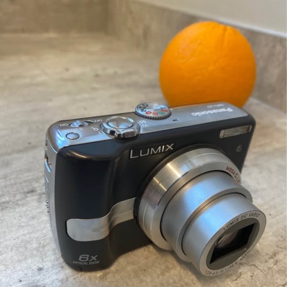 Panasonic Lumix DMC-LZ7 Digital Camera - Excellent Condition - Picture 3 of 8